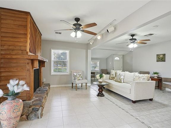 4th image of 3252 Loyola Dr