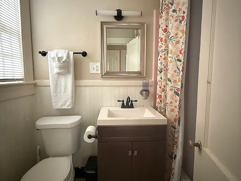 331 Cloverdale Rd #D — Photo 6