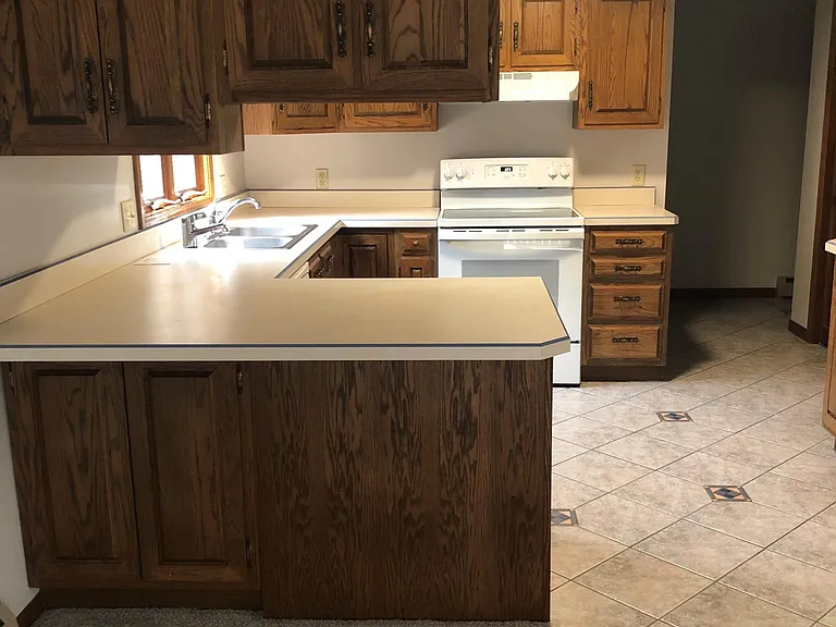 1322 E Chippewa St — Photo 8