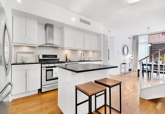 3rd image of 580 Carroll St
