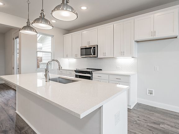 5th image of 9613 Thorncrown Ln