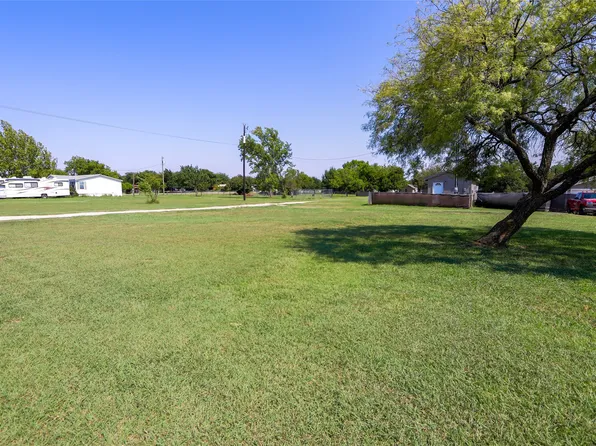 8916 Buttercup Ct, Alvarado, TX 76009