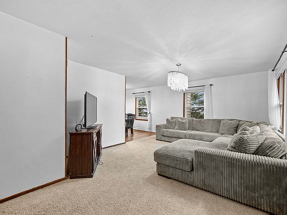 3rd image of 608 N Claire St