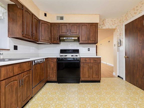 4th image of 5545 Lindenwood Ave