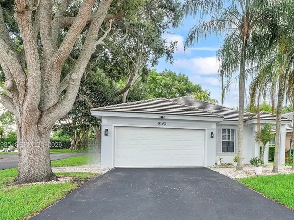 9161 Lake Park Cir N, Davie, FL 33328