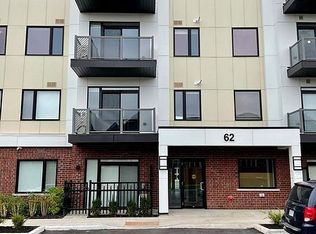 62 Sky Harbour Dr W #317, Brampton, ON L6Y 6J2