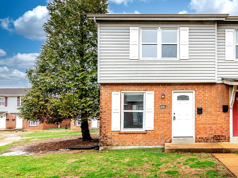 1016 Parkcrest Dr — Photo 1