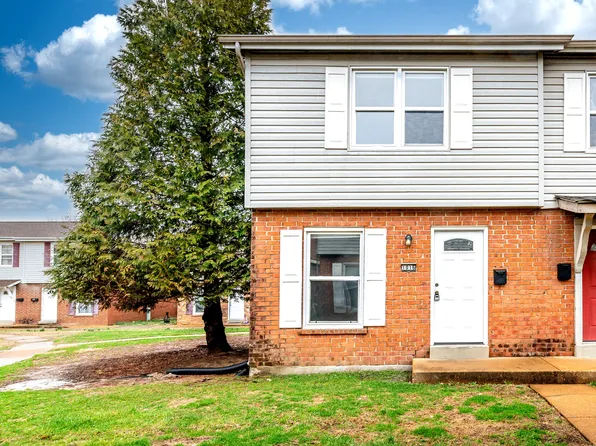 1016 Parkcrest Dr, Saint Charles, MO 63301