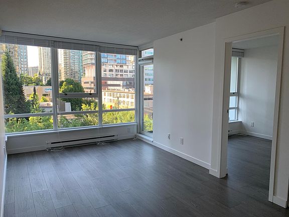 3rd image of 928 Beatty St #809