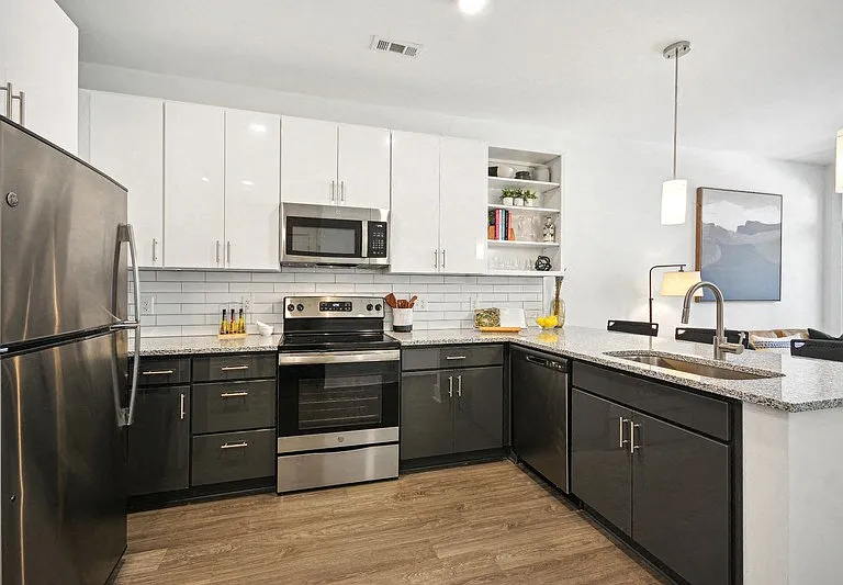 Link Apartments 4th Street — Photo 21