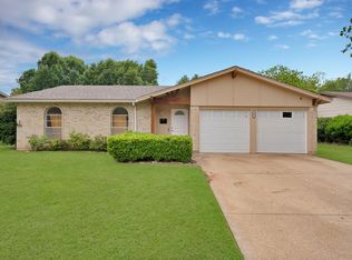 521 NW Ann Lois Ln, Burleson, TX 76028