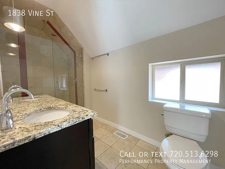 1838 Vine St — Photo 22