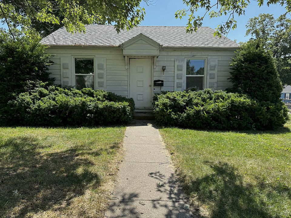 1st image of 4704 N Edgebrook Dr