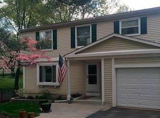 12827 Framingham Ct, Herndon, VA 20171