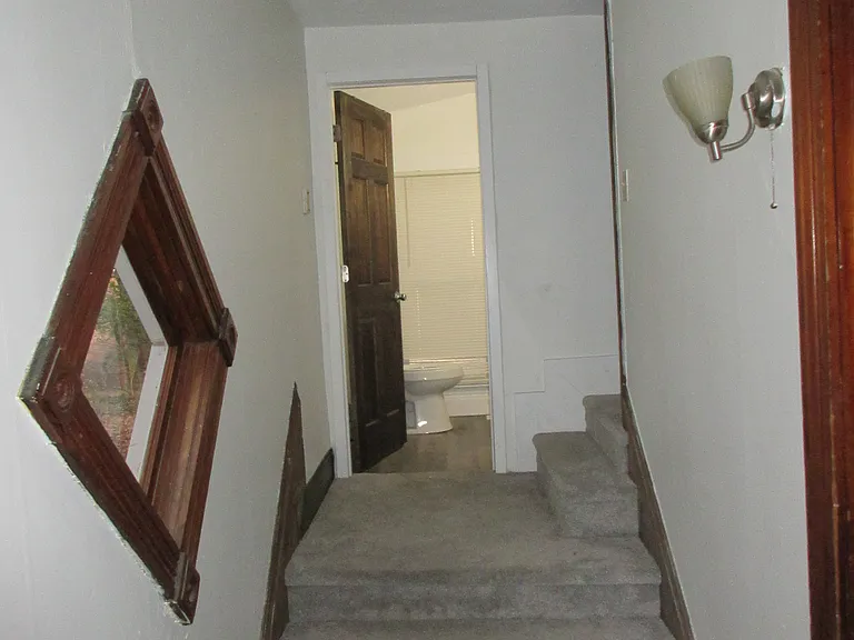 107 W State St — Photo 18