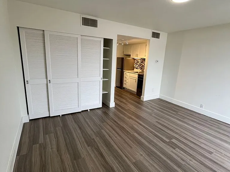 Sycamore Place Apartments — Photo 37