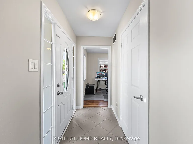 291 Woodley Cres — Photo 6