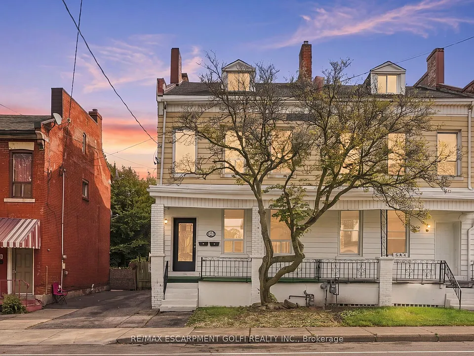 256 Bay St N