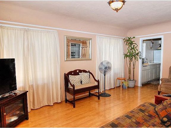 3rd image of 2118 Yosemite Dr