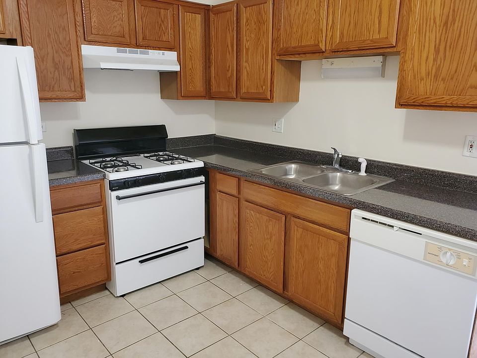 1st image of 120 E Beech Dr APT 202