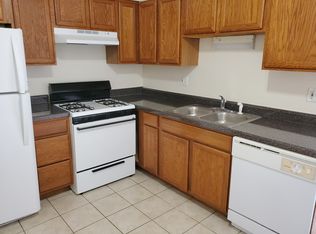 120 E Beech Dr APT 202, Schaumburg, IL 60193