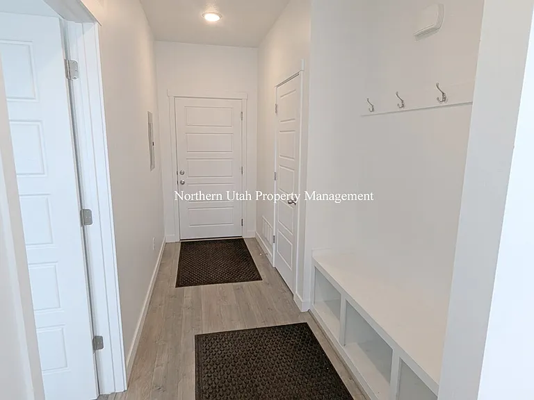 313 W 25 N — Photo 14