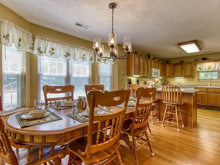 2913 Barnes Dr — Photo 10