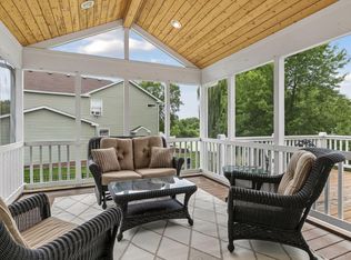 957 Lake Ridge Bay, Woodbury, MN 55129