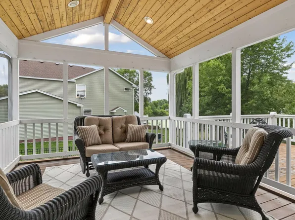 957 Lake Ridge Bay, Woodbury, MN 55129