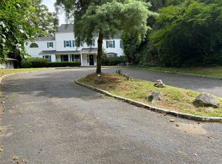 7 Sweet Hollow Rd, Huntington, NY 11743