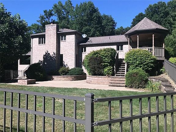 2nd image of 202 Bethany Dr