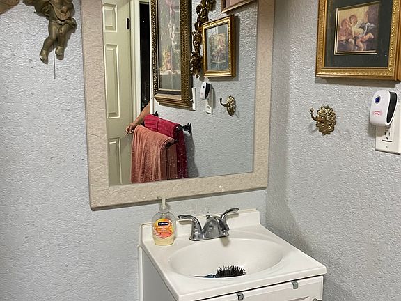 3rd image of 604 LINDA LOU DR