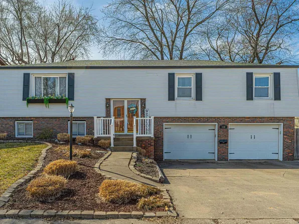 110 Crestwood Dr, Lincoln, IL 62656
