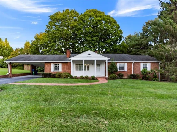 502 Country Club Dr SE, Blacksburg, VA 24060