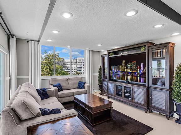 3rd image of 4200 Hillcrest Drive #711