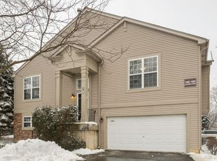 1082 Chadwick Dr, Grayslake, IL 60030