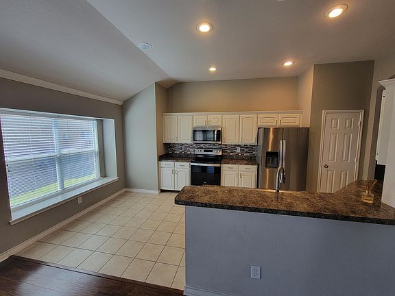 3rd image of 901 Jodie Dr