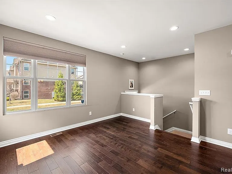 2877 Hartwick Dr — Photo 16
