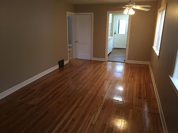 3rd image of 522 N Foster Ave