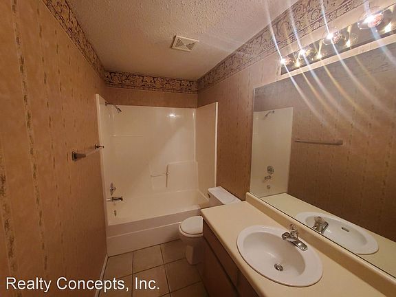 5th image of 3235 W Woodridge Dr