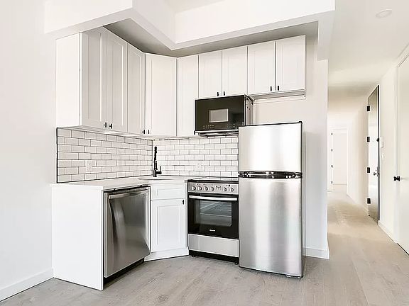 3rd image of 625 Park Pl