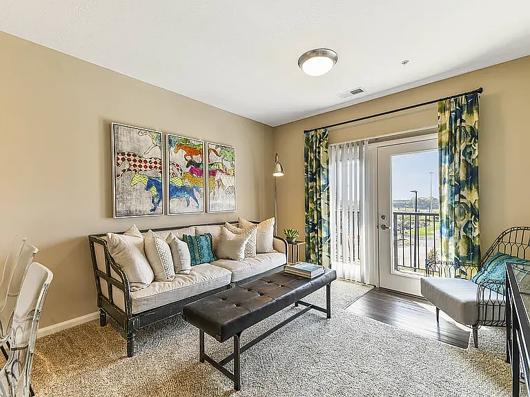 Lincoln Pointe — Photo 14