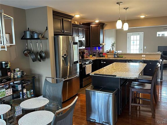 2nd image of 978 Graystone Cir