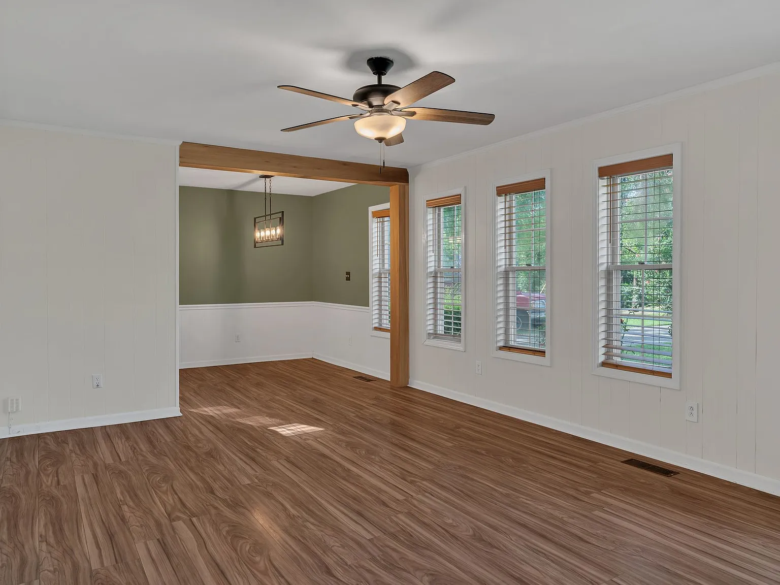 4 bed, 1701 sqft, $2,550 — Photo 2