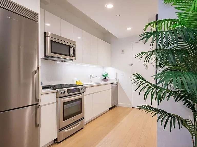 160 Madison Ave #6A — Photo 1