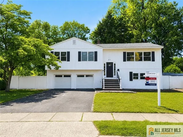 31 Shearn Dr, Middlesex, NJ 08846