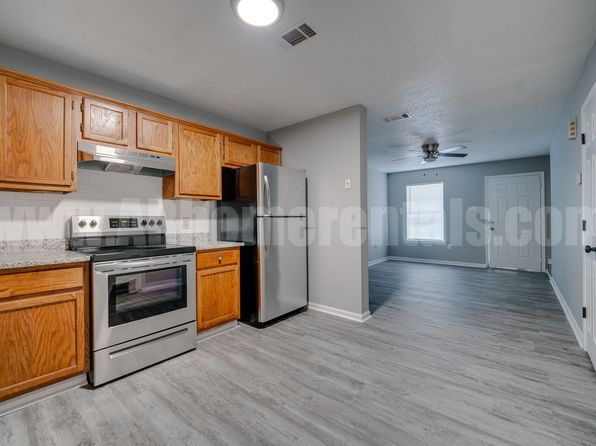 1 Lilac St APT 4