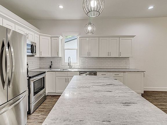 3rd image of 602 W Hancock St