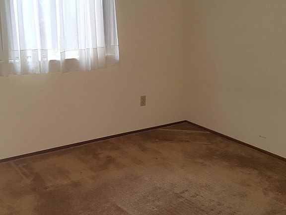 3rd image of 412 Little River Way