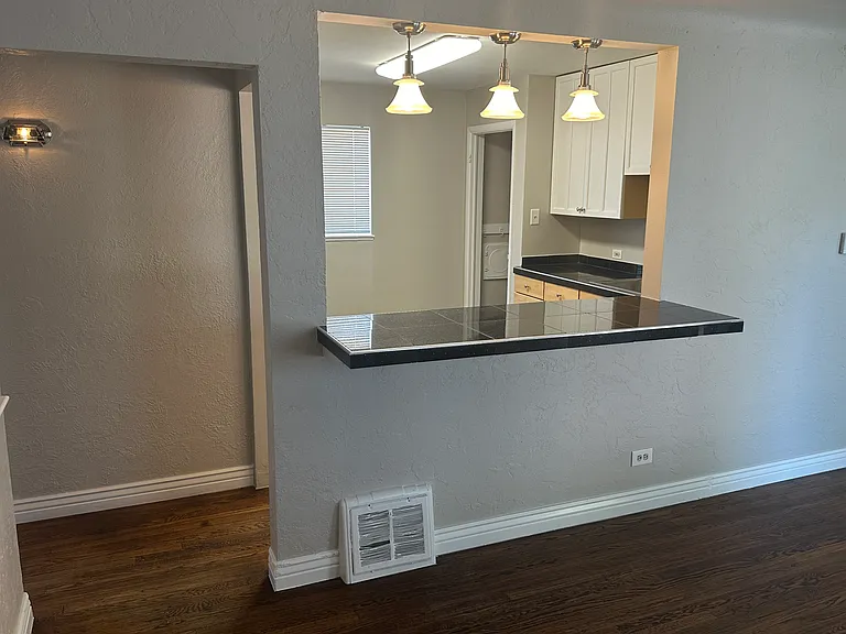 2601 S Lincoln St — Photo 4